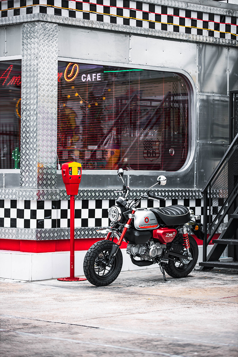 Monkey Johney Red Edition The Monkey Custom - Motocrossmag.co.th