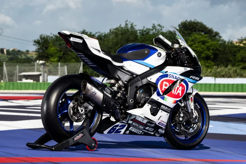 Yamaha R6 ตัวแข่งสีพิเศษ