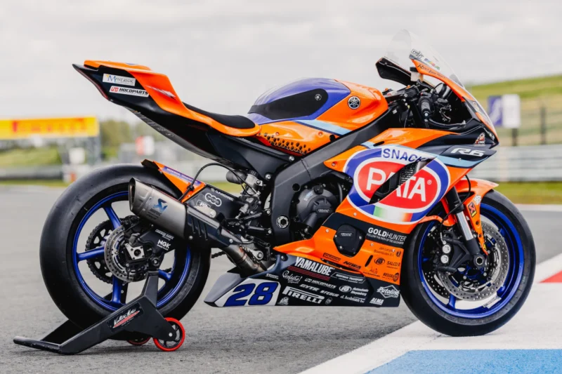 Yamaha R6 ตัวแข่งสีพิเศษ