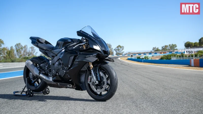 Yamaha R1 Race 2025