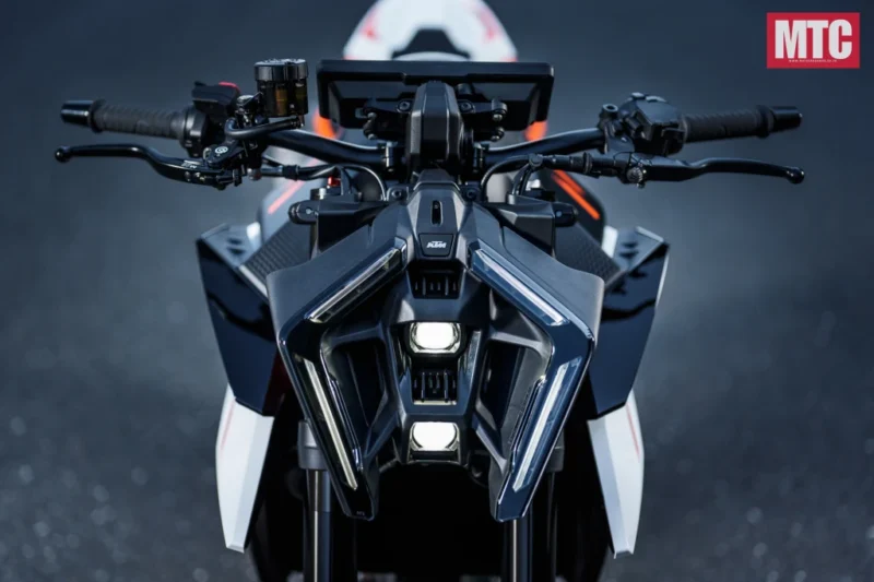 2025 KTM 990 DUKE R