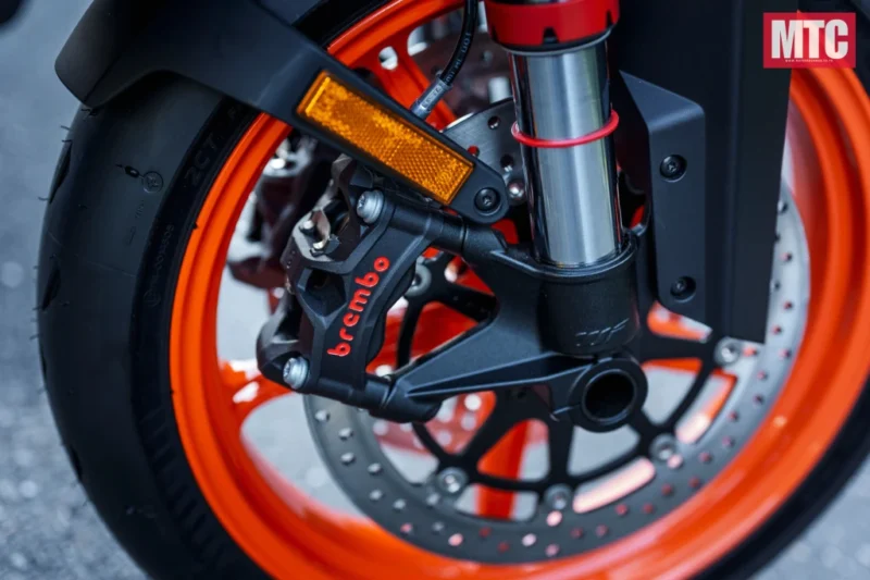 2025 KTM 990 DUKE R