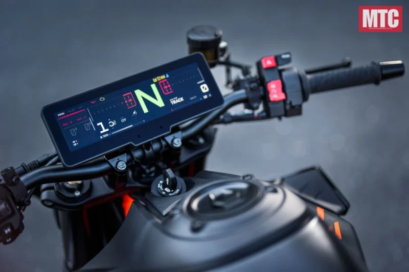 2025 KTM 990 DUKE R