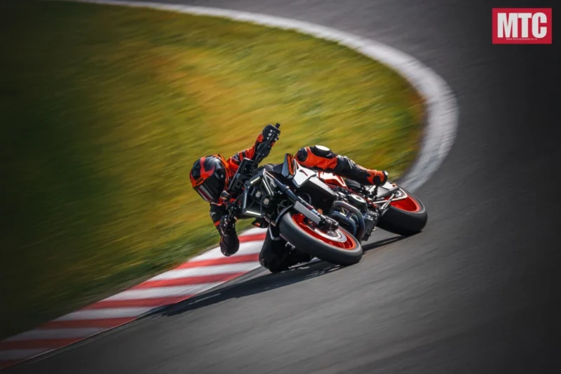 2025 KTM 990 DUKE R