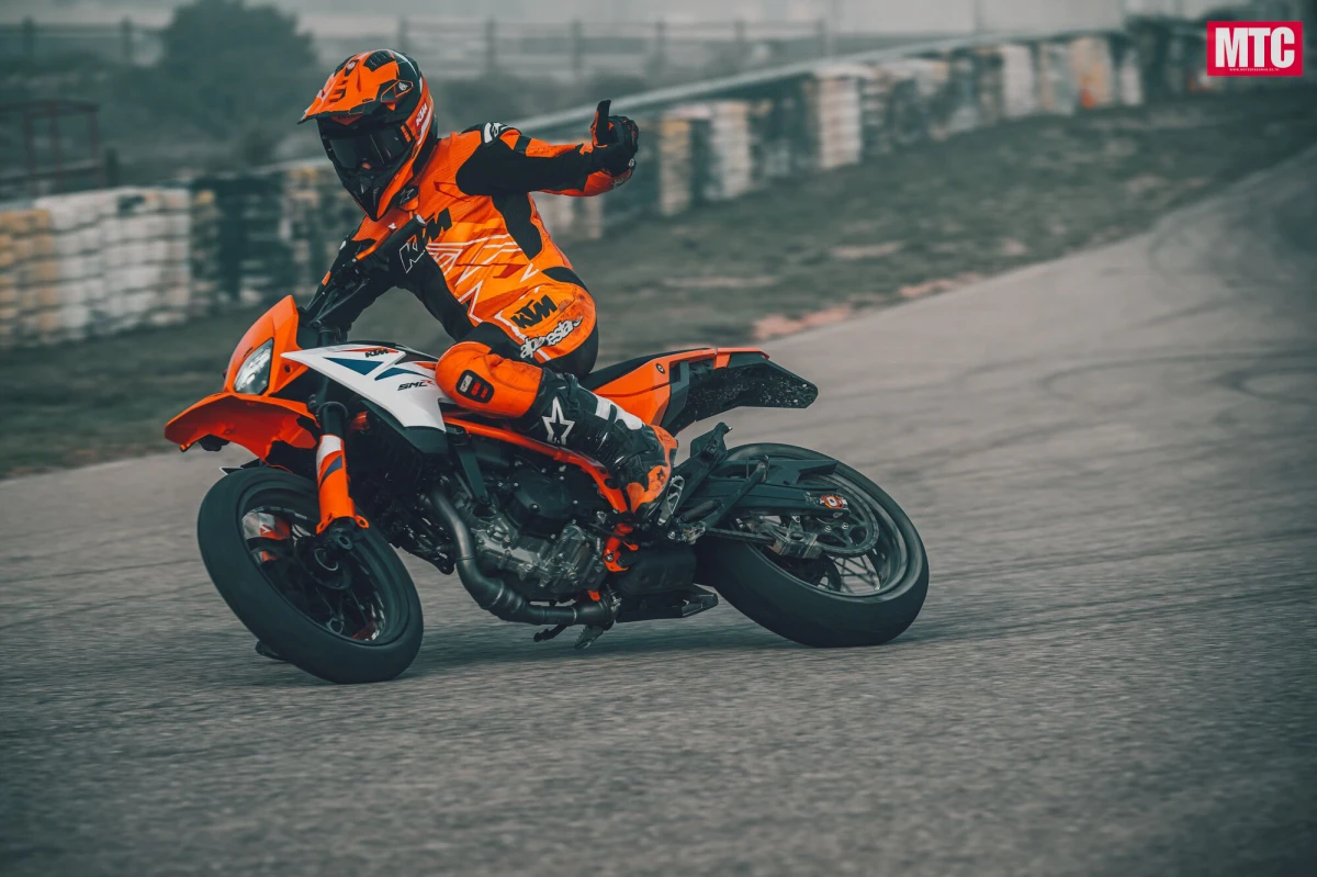 2025 KTM 390 SMC R