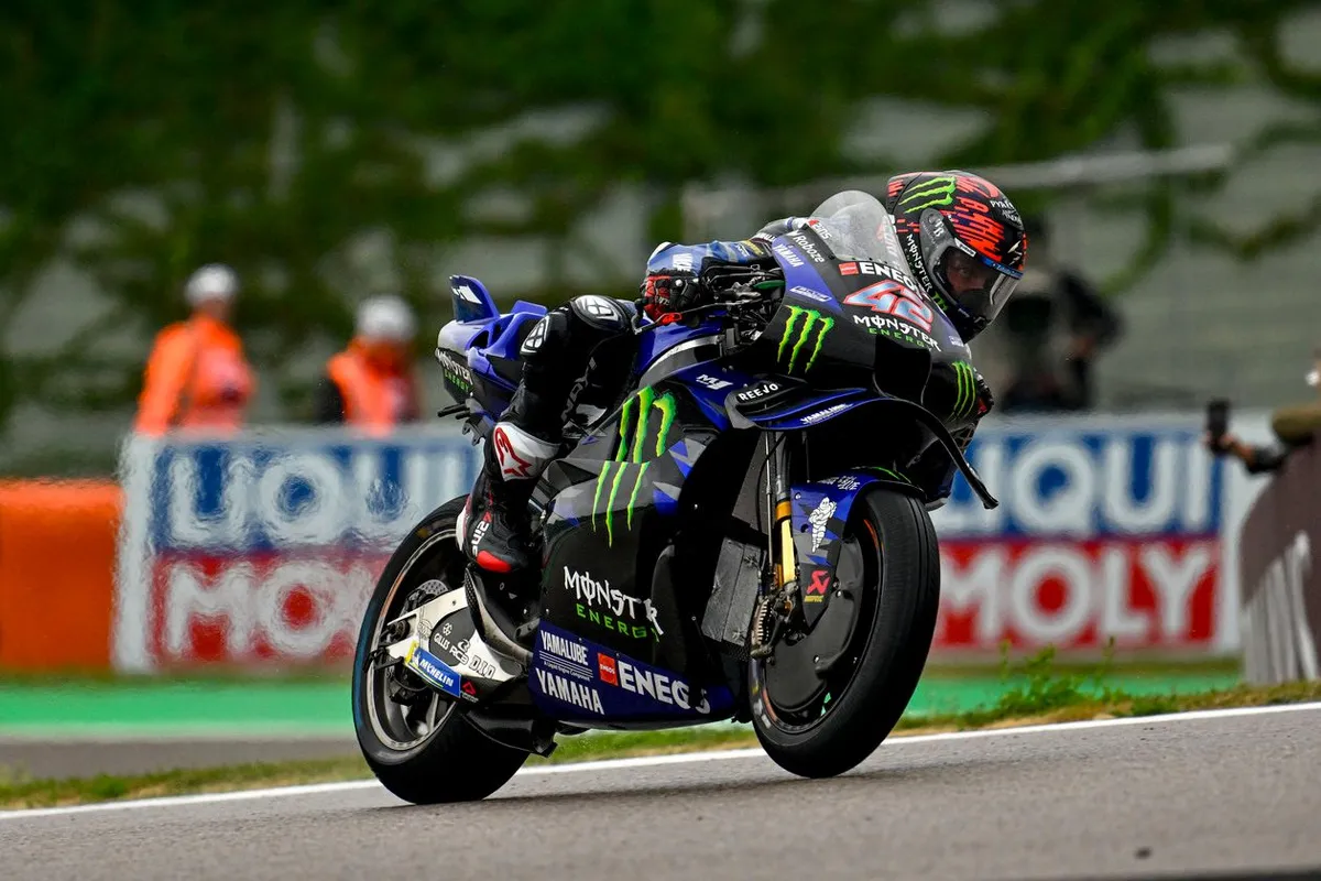 ทำไมรถแข่ง MotoGP ไม่มีกระจกมองหลัง?