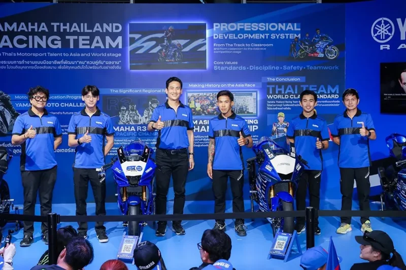 กระทบไหล่แฟนความเร็วอย่างใกล้ชิดที่ YamahaGP Pavilion