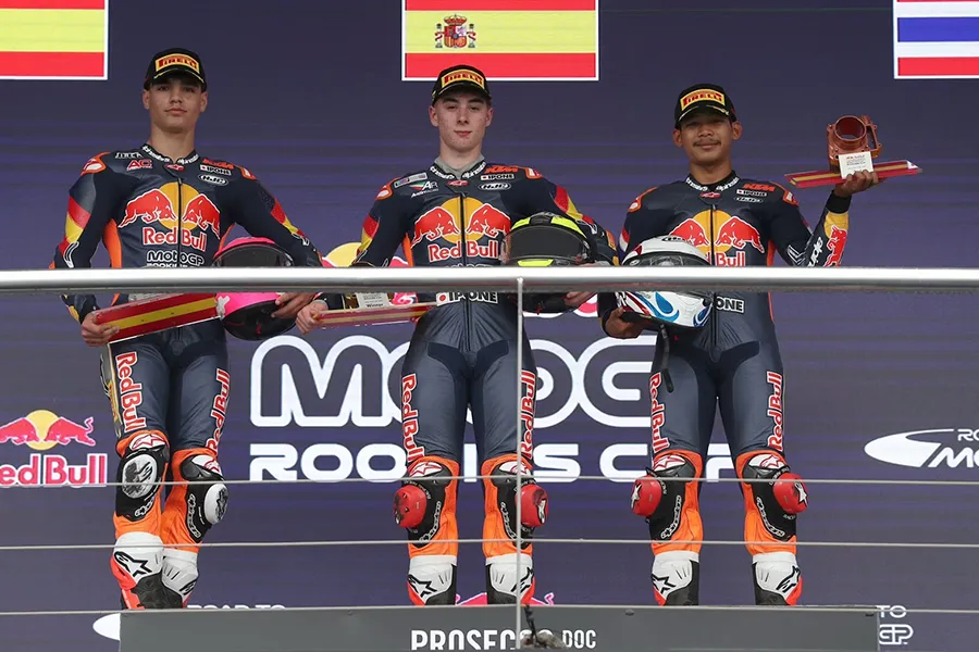 “ไม้คิว-เกียรติศักดิ์” ฝ่าฝนลุยสุดระทึก คว้าโพเดียมเปิดซีซั่นเรซแรกสุดเดือด