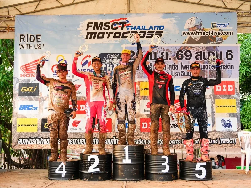 ทัพนักบิดฮอนด้า บิด Honda CRF450R ลุยโคลน ฝ่าทางสุดหิน!