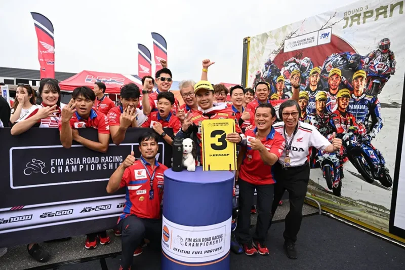 "ชิพ-นครินทร์" บิด Honda CBR1000RR-R ผงาดโพเดียมญี่ปุ่น 2