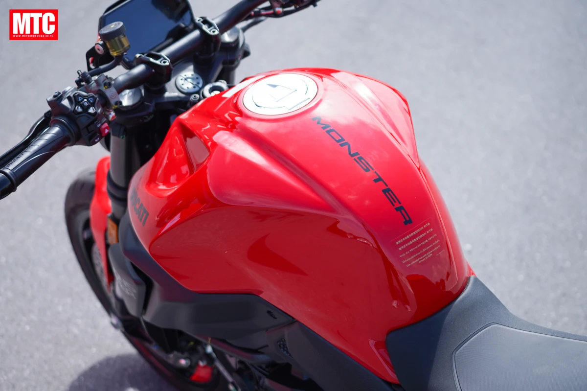 2026 Ducati Monster สปอร์ตเน็กเก็ด