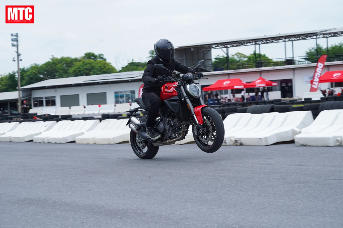 2026 Ducati Monster สปอร์ตเน็กเก็ด
