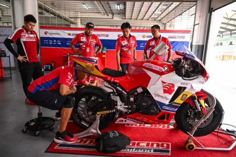 “ฮอนด้า เรซซิ่ง ไทยแลนด์” ส่ง “มิกซ์-ไฮเปค” บิด Honda CBR600RR ลุย MSBK สนาม 2 เดินหน้าอัพสกิล พร้อมพัฒนาทีมช่างไทยสู่สากล!