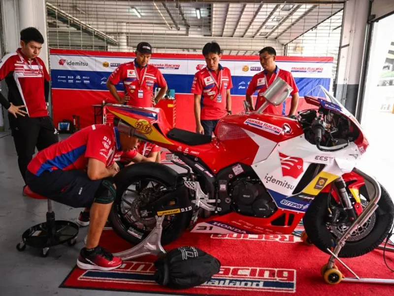 “ฮอนด้า เรซซิ่ง ไทยแลนด์” ส่ง “มิกซ์-ไฮเปค” บิด Honda CBR600RR ลุย MSBK สนาม 2 เดินหน้าอัพสกิล พร้อมพัฒนาทีมช่างไทยสู่สากล!